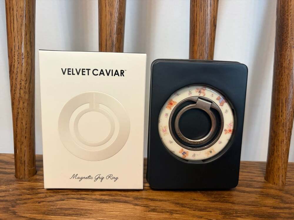 Velvet Caviar Magnetic Grip Ring Teddy Bear Floral Design